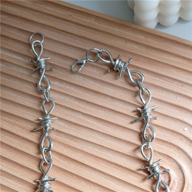 Unisex Thorn Blade Necklace – Edgy Cold Wind Pendant, Cool Gothic Jewelry